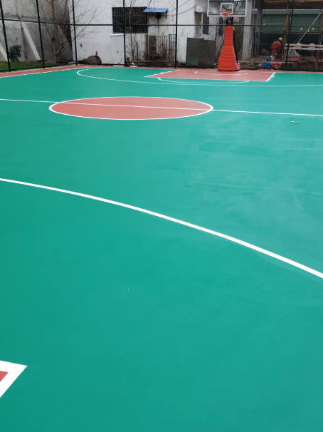 山阳 球场长期使用易出现地面开裂